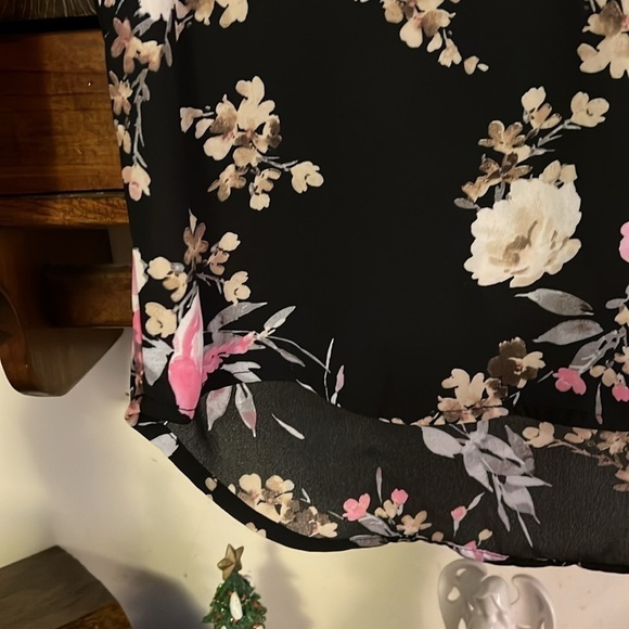 LIBERTY LOVE Black/Pink/Tan/White Floral V-Neck Sheer Top w/ Size Small, NWT. - Picture 6 of 7